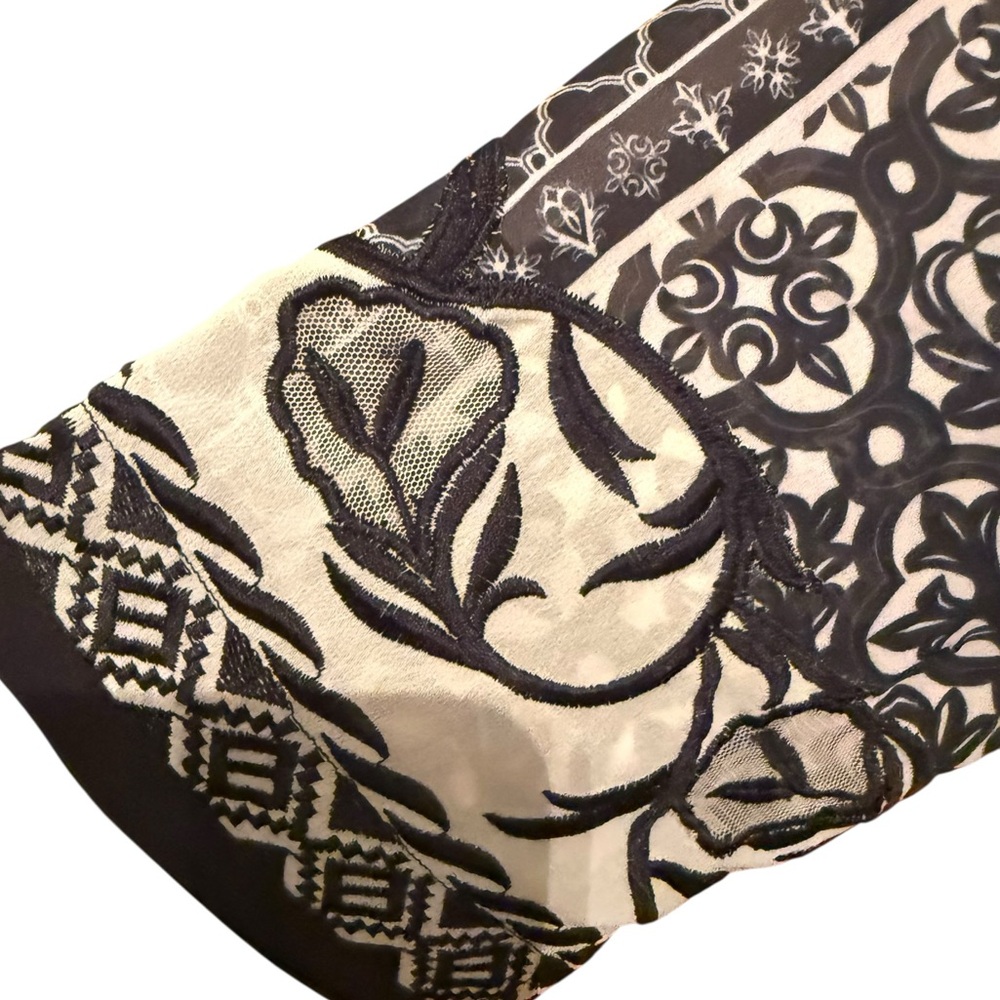 Gretchen Scott- Multi Muted Colors Black/White- 3/4 sleeve
(Goddess) - Picture 3 of 7